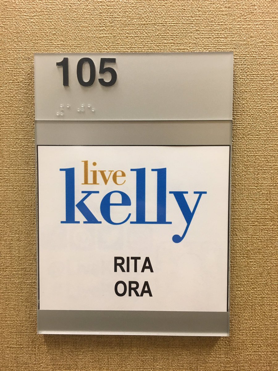 I'm here!! So excited to co-host @LiveKelly this morning! Tune-in! ???????? https://t.co/7mnXilNcgX