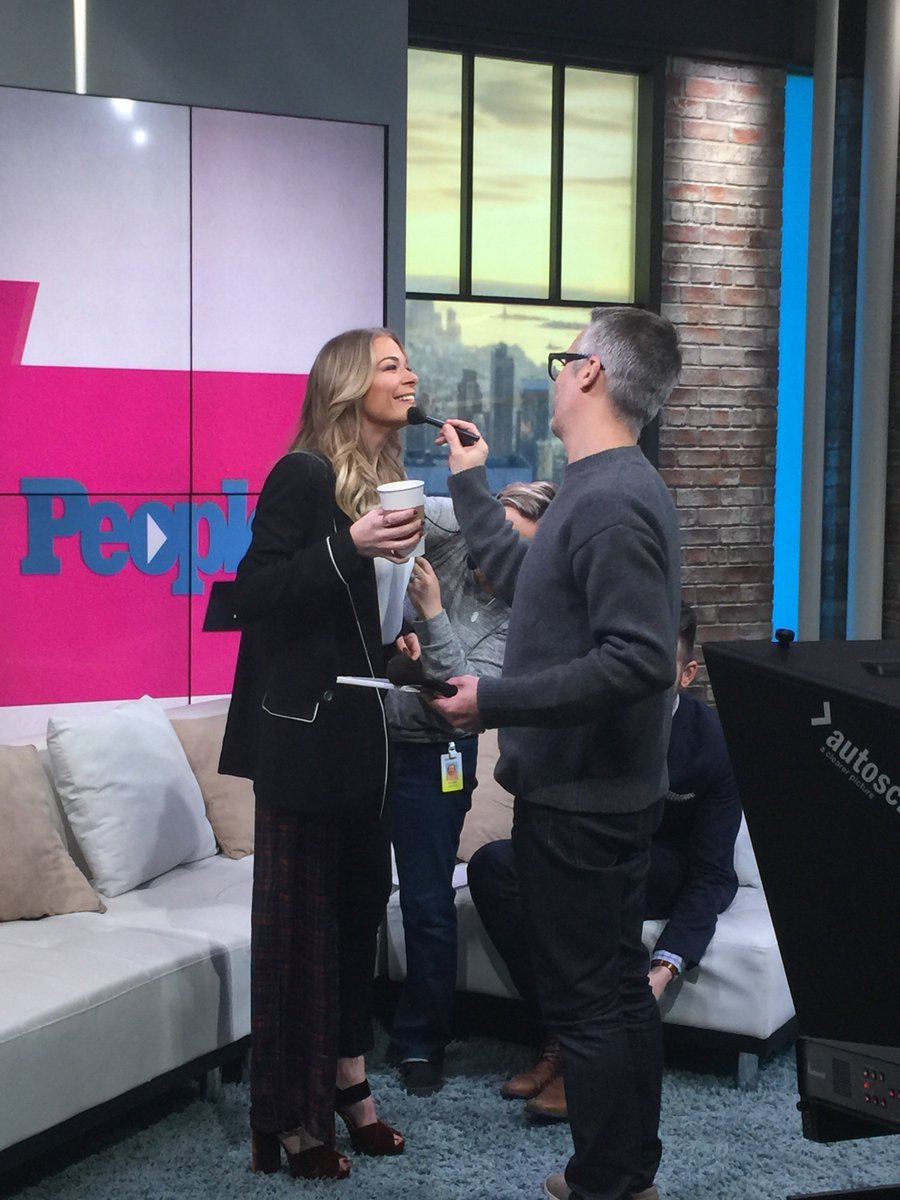 Getting touched up and mic'ed for a really great interview with @jeremyparsonstv @people @surrattbeauty https://t.co/ERyALWzBTB