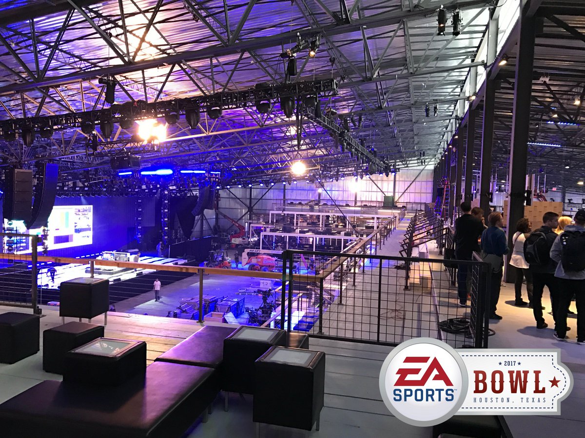 Houston TX !! Catch me @EASPORTS #EASPORTSBowl tonite @clubnomadic ✨ https://t.co/78xXPrLQ7A