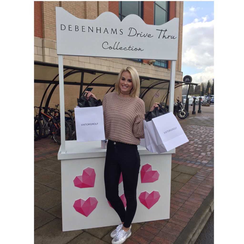 #Valentine shopping and treat without the stress thanks to the Drive Thru @debenhams #debsdrivethru ????????❤ https://t.co/ASb12uug80