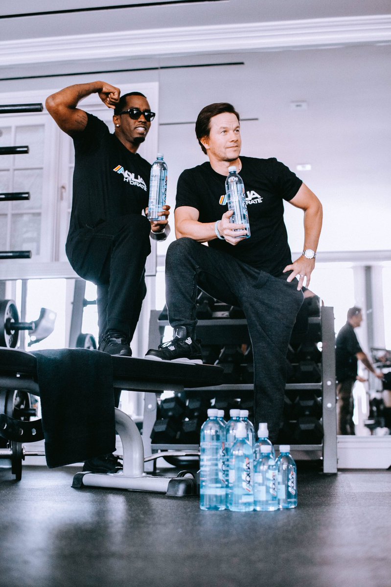 Have you tried me and Mark Wahlberg water yet?? @aquahydrate #GetMoreFromYourWater https://t.co/PyYI3k6Amv
