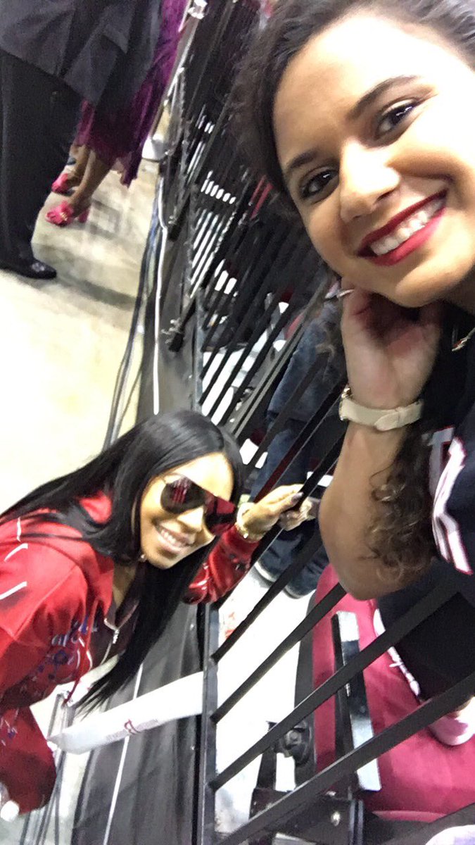 RT @_ShanzaKhan: @ashanti thank you for taking this picture with me and making my night!???? https://t.co/k3vWOuRjN6 >❤