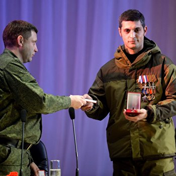 Гиви передаёт эстафету Сашку Захарченко Гиви передаёт эстафету Сашку Захарченко