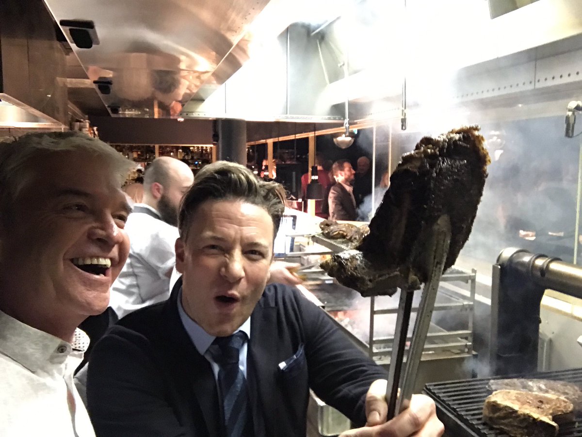 RT @Schofe: The man @jamieoliver and some serious steak!! @Barbecoa_london https://t.co/8RoGgR35oq