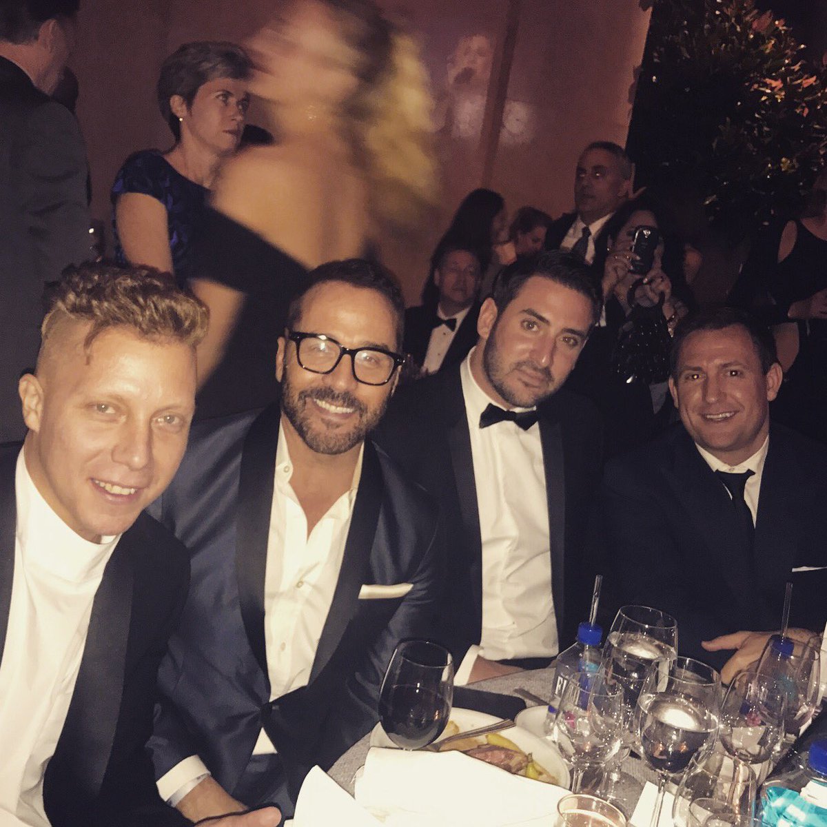 Good night with my guys supporting a great cause... #AMFAR https://t.co/TOuc7Waqd9