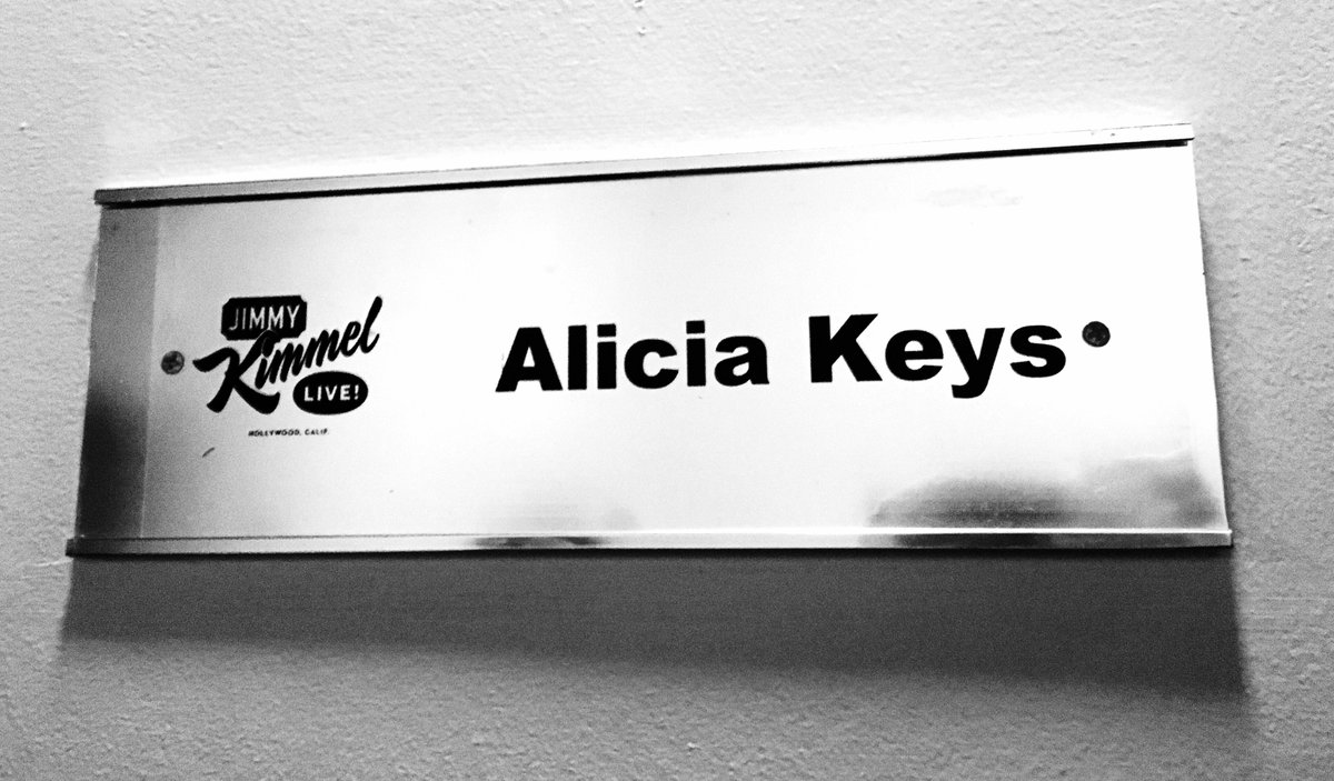 RIGHT NOW! Catch me ???? @JimmyKimmelLive!!! #AliciaIsHERE https://t.co/c1rB6MDupK