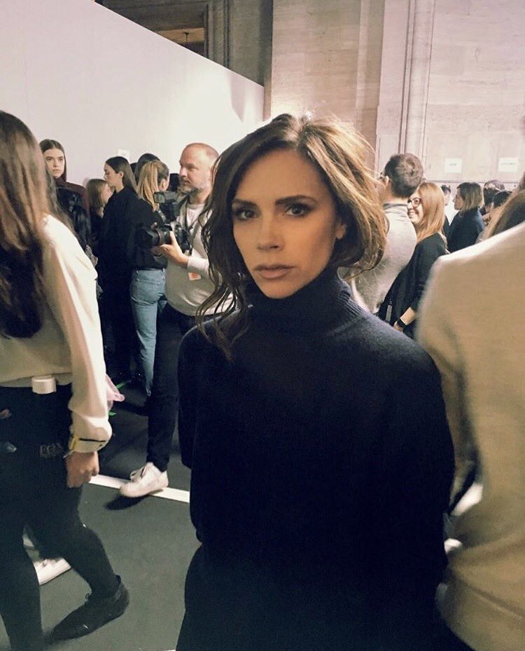 Backstage in my favourite cosy cashmere jumper and pants from #VBAW17 ! X vb https://t.co/ik63h4xKJd