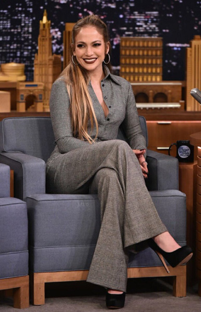 RT @JLozAmayziin: Don't miss @jlo on @jimmyfallon tonight!! #ShadesOfBlue ????????????#JLoOnJimmyFallon https://t.co/6rF6Z4wLgt