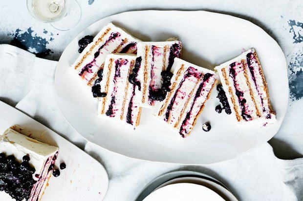 This cake is so easy you don't even have to bake it: https://t.co/fOxXAU4GDm https://t.co/fhyk5jZ0O7
