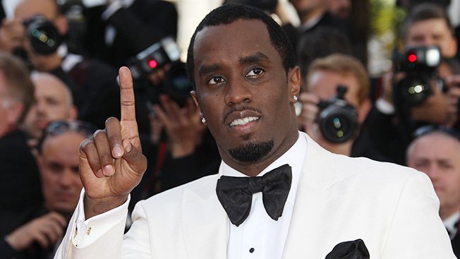 RT @TheSource: .@diddy becomes Hip Hop's first billionaire.

https://t.co/i8xFPaOTfA https://t.co/lJXZf4Qsxu