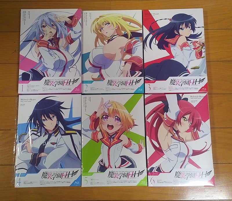 『魔装学園H×H』アニメ版のパッケージが出そろったので記念撮影! 壮観だ! アニメでも続きが観たいですね! 原作は10巻 『魔装学園H×H』アニメ版のパッケージが出そろったので記念撮影! 壮観だ! アニメでも続きが観たいですね! 原作は10巻