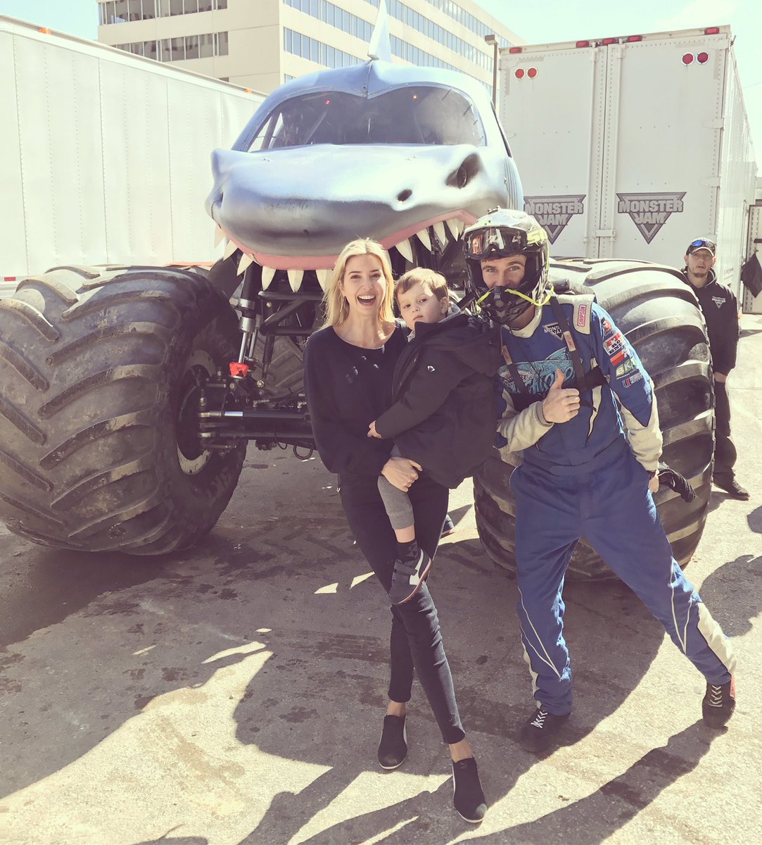 Epic first Monster Truck show with the kids! #MonsterJam https://t.co/a0beqvg1tn