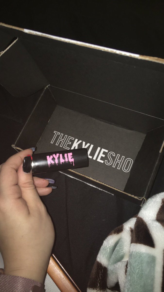 RT @Taylorbroski: Thank you @KylieJenner I'm seriously obsessed ???? ???? https://t.co/4z64KKsjkb
