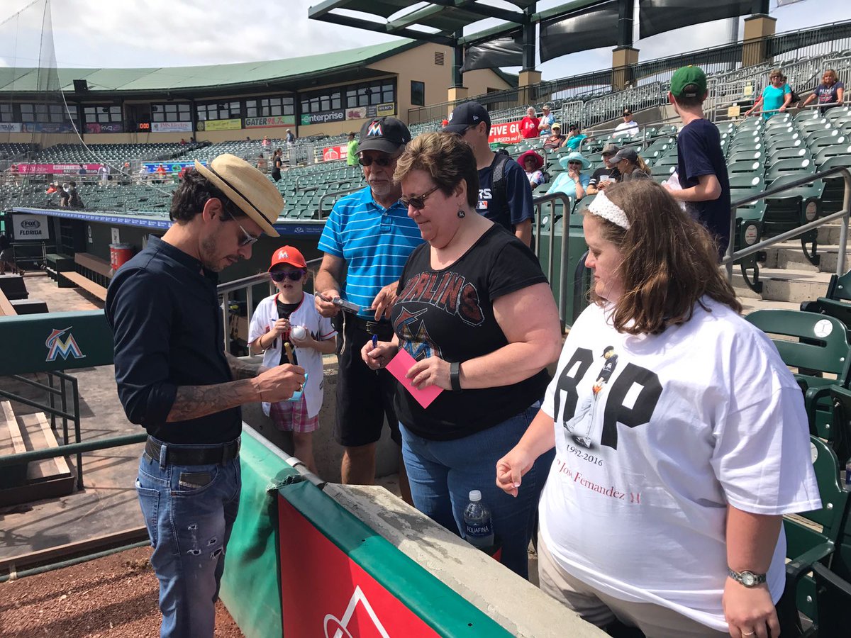 With the fans at #springtrainingFL: @Marlins vs @Tigers. https://t.co/A1W9lzyKaK