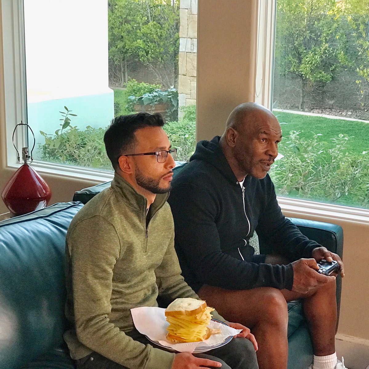 Video games with @anwar. Thanks for the invite. https://t.co/Nf49qzIVJO