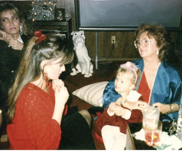 #FamilyTime with my grandma & my aunt @KyleRichards. ❤️ Miss you grandma???? #FBF https://t.co/6BDT76K5s8