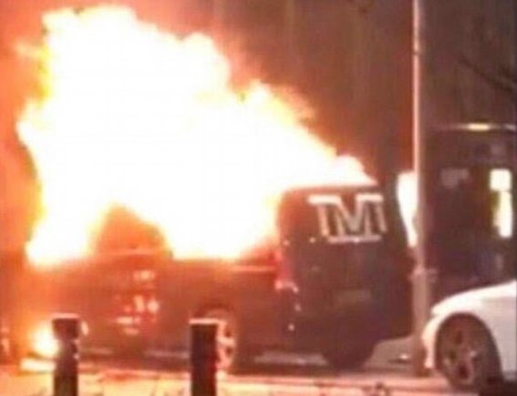 RT @Maclifeofficial: Floyd Mayweather’s van set ablaze during trip to Birmingham

https://t.co/1eXZfaS1fw https://t.co/rUBptDiYUd