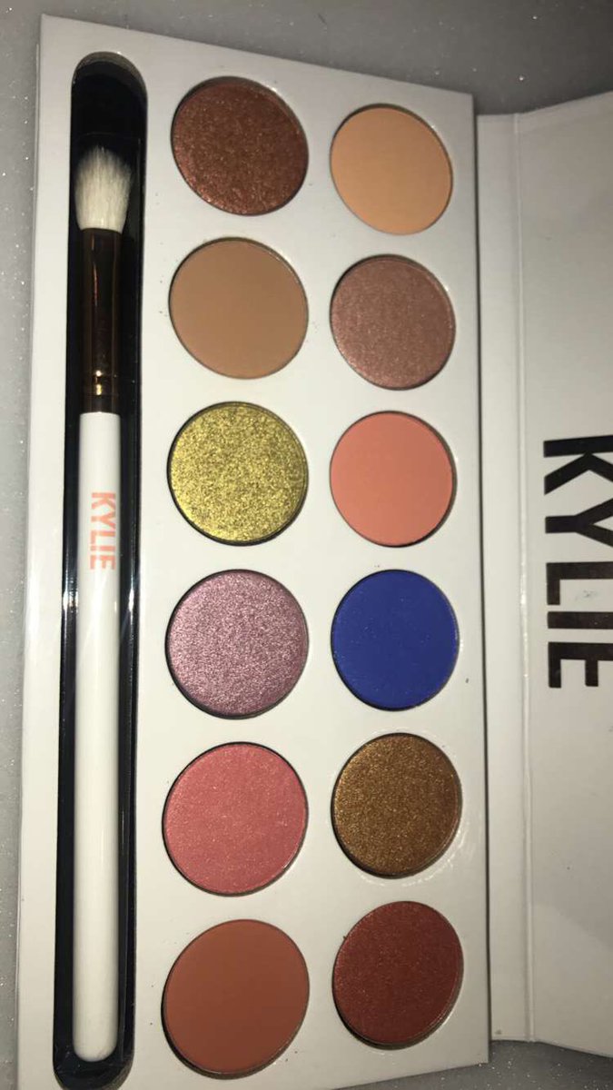 RT @dam_its_kim: Soooo beautiful ???????? don't even want to swatch ????????????@KylieJenner @kyliecosmetics https://t.co/CsWQ6aRsVk