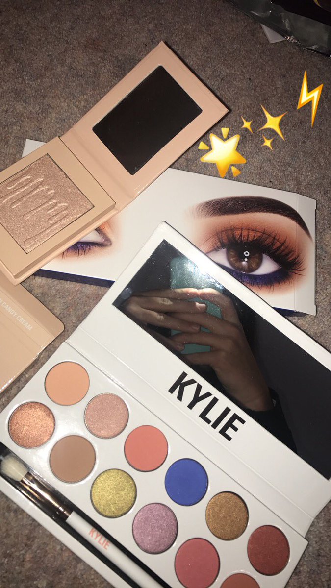 RT @LucyWittmann: Could my Friday get any better?!? @kyliecosmetics @KylieJenner https://t.co/Hhss172oUX