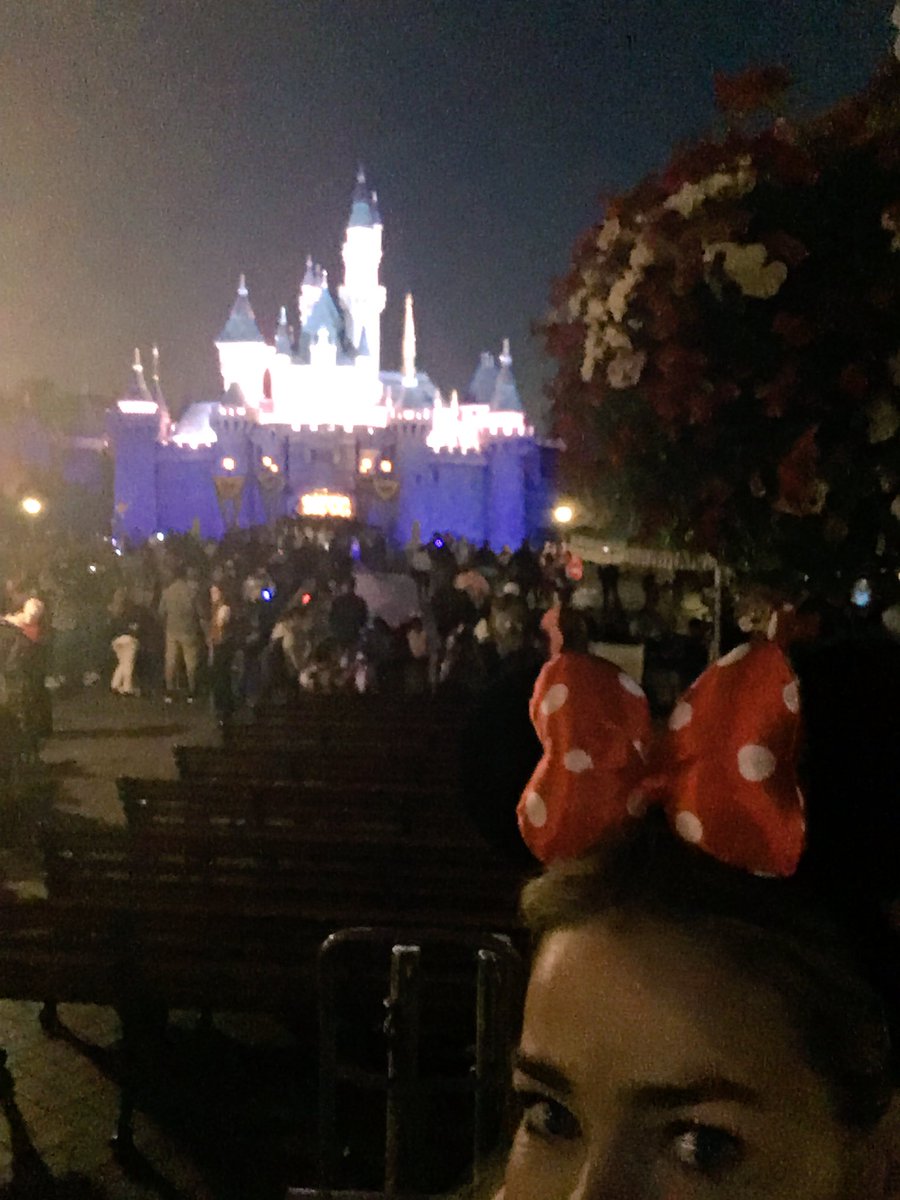 Thank u @Disneyland best day ever! https://t.co/8UrDcFTpHn