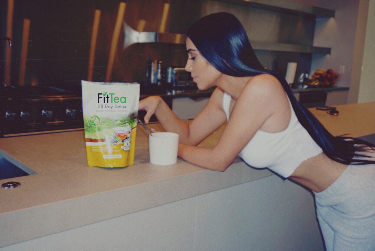 Detoxing with @fittea ???? it tastes amazing and the ingredients are all natural ???? #ad https://t.co/rjyXxJIzMF