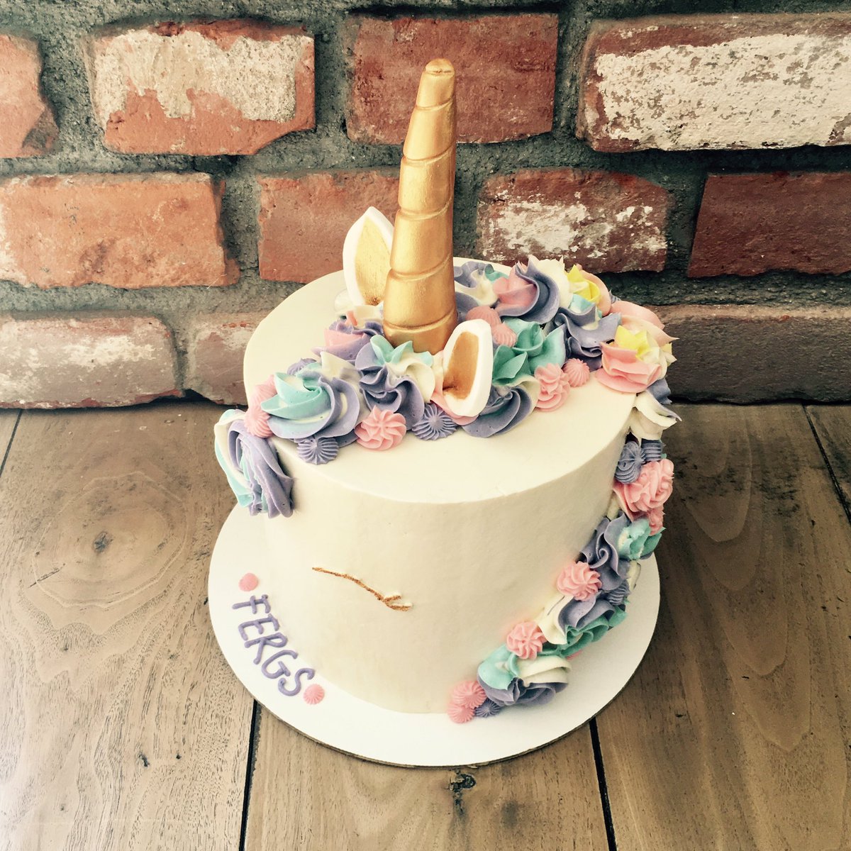 Happy bday to me!!! Thanks Lauren Sands for my cake. ????????#urbanunicorn #thelastunicorn https://t.co/dSjhIp31q9