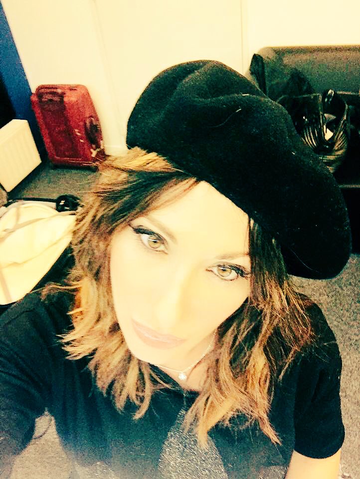 My new hat !! #hat #roanne #show #ready #picoftheday #me #followme https://t.co/uu2P5qqBgn https://t.co/cJalYV5eee