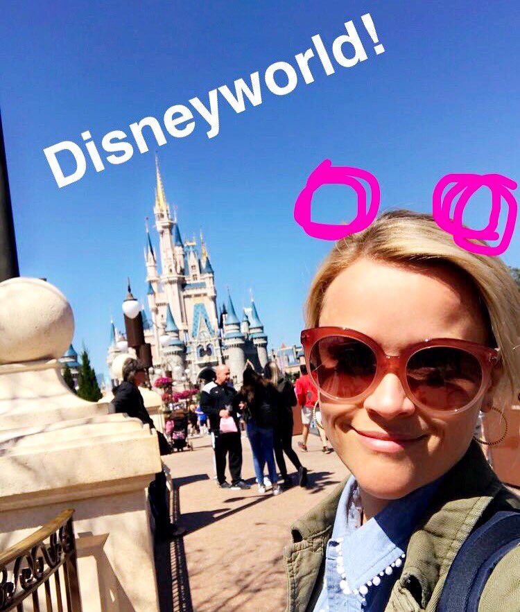 Mouse ears ✔️ I’m ready for ya, Disney! ???????? #FridayFeeling #Disneyworld https://t.co/81RIiuYmnS