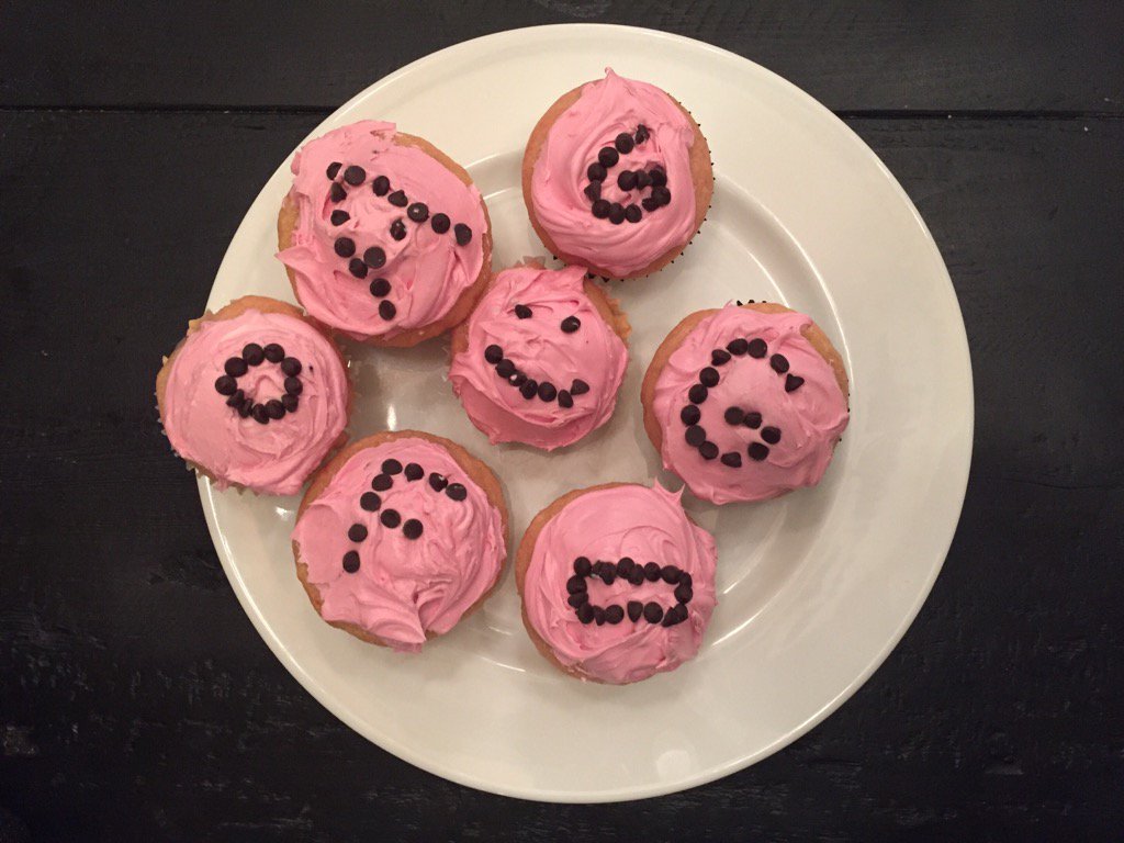 Gytta's GF beet juice colored cupcakes.  #MagentaBakery https://t.co/Th9YZOJIrC