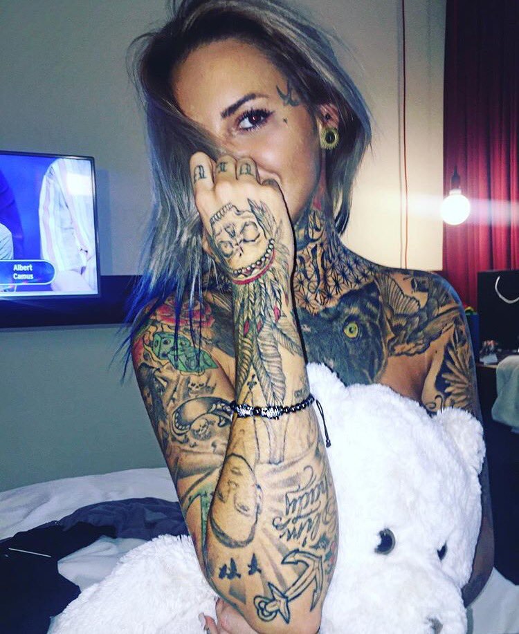 RT @bocasvato: How can yall not love @jem_lucy ???? she is mint https://t.co/EtqbWc2rpQ