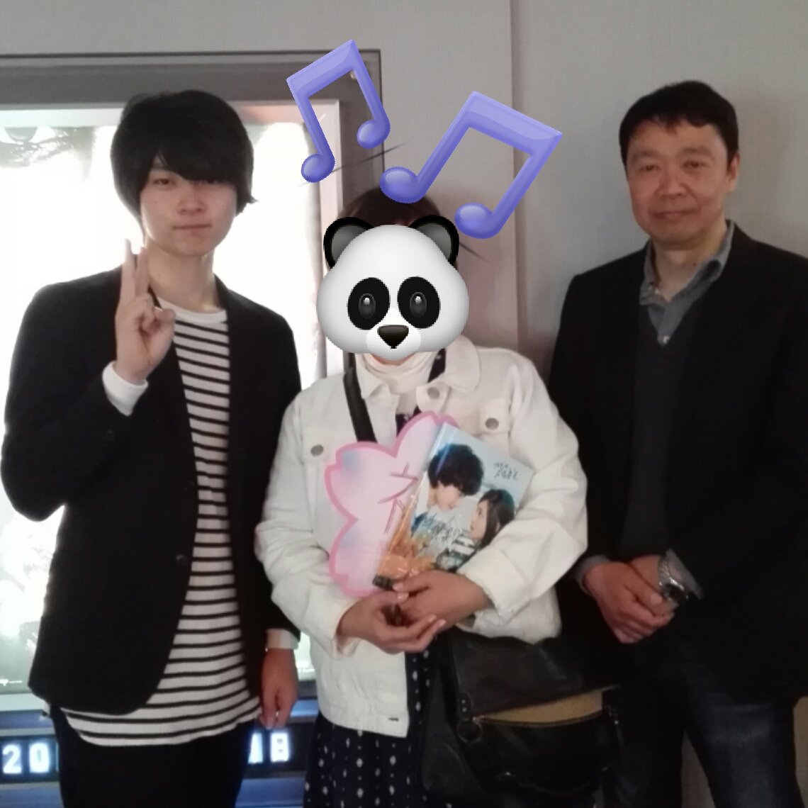 9回目の一週間フレンズ『ミート&プレゼントキャンペーン』で村上監督と後輩の山田役の吉村宗次郎くんにお見送りして頂きました 9回目の一週間フレンズ『ミート&プレゼントキャンペーン』で村上監督と後輩の山田役の吉村宗次郎くんにお見送りして頂きました