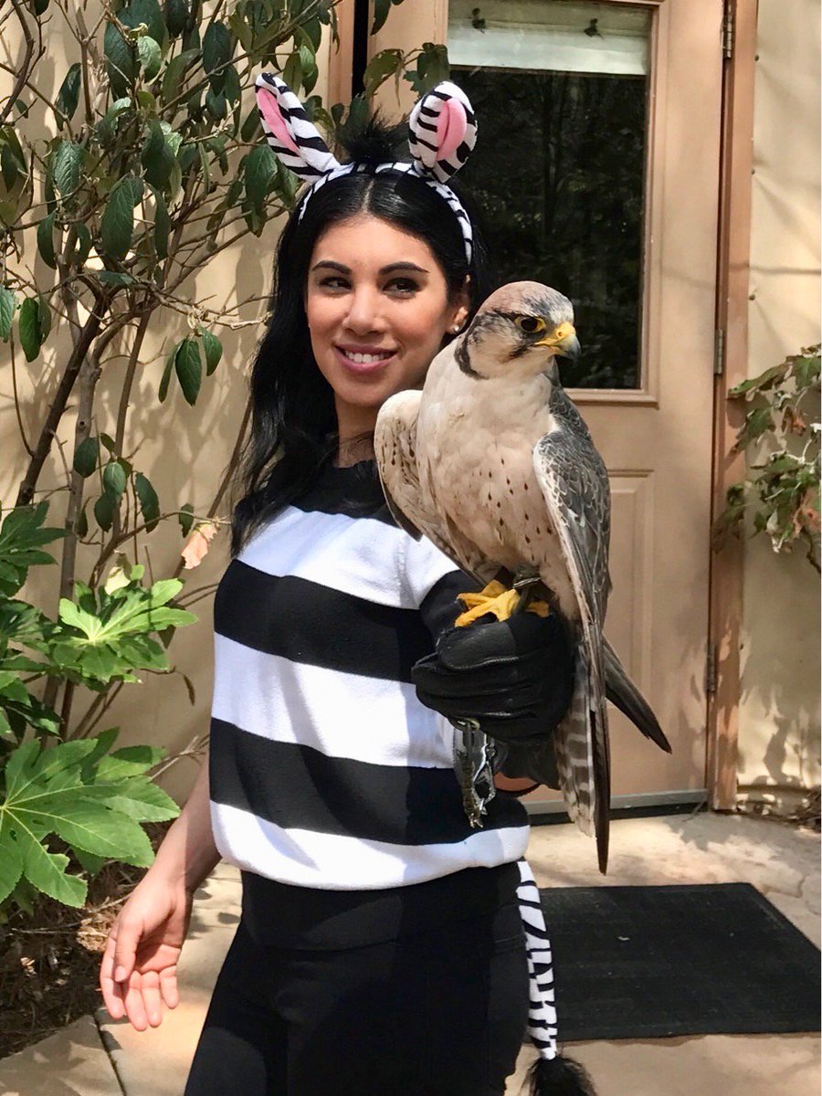 Happy happy birthday to animal lover @ChrissieFit. Lucky to have you as a Bella and a friend. ???? https://t.co/wX6C2Vn6t9