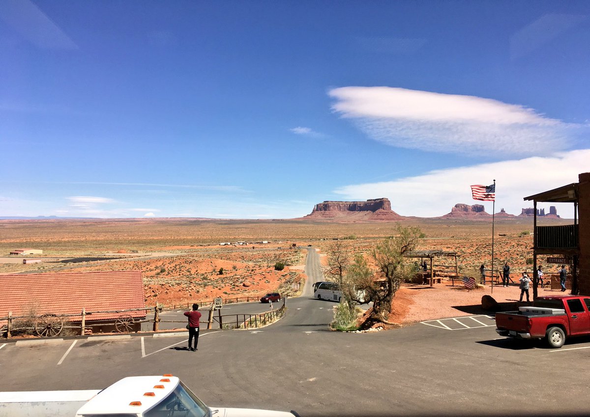 sonjarierr: A lunch with a view in Monument Valley #roadtoimagine https://t.co/Y75MBrsByE