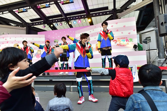 大盛況だった #赤坂 #サカス でのイベントから微笑ましい一枚を。 子供たちに #ドライブダンス を教える #スパドラ 大盛況だった #赤坂 #サカス でのイベントから微笑ましい一枚を。 子供たちに #ドライブダンス を教える #スパドラ