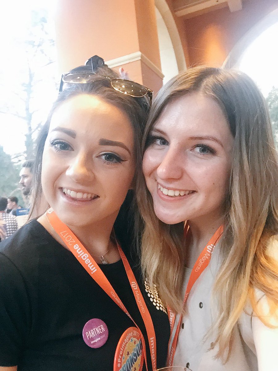 tory_bum: Meeting @Chloelangford at #preimagine party 😉#Magentoimagine #atwix https://t.co/WHUKtRx3ZG