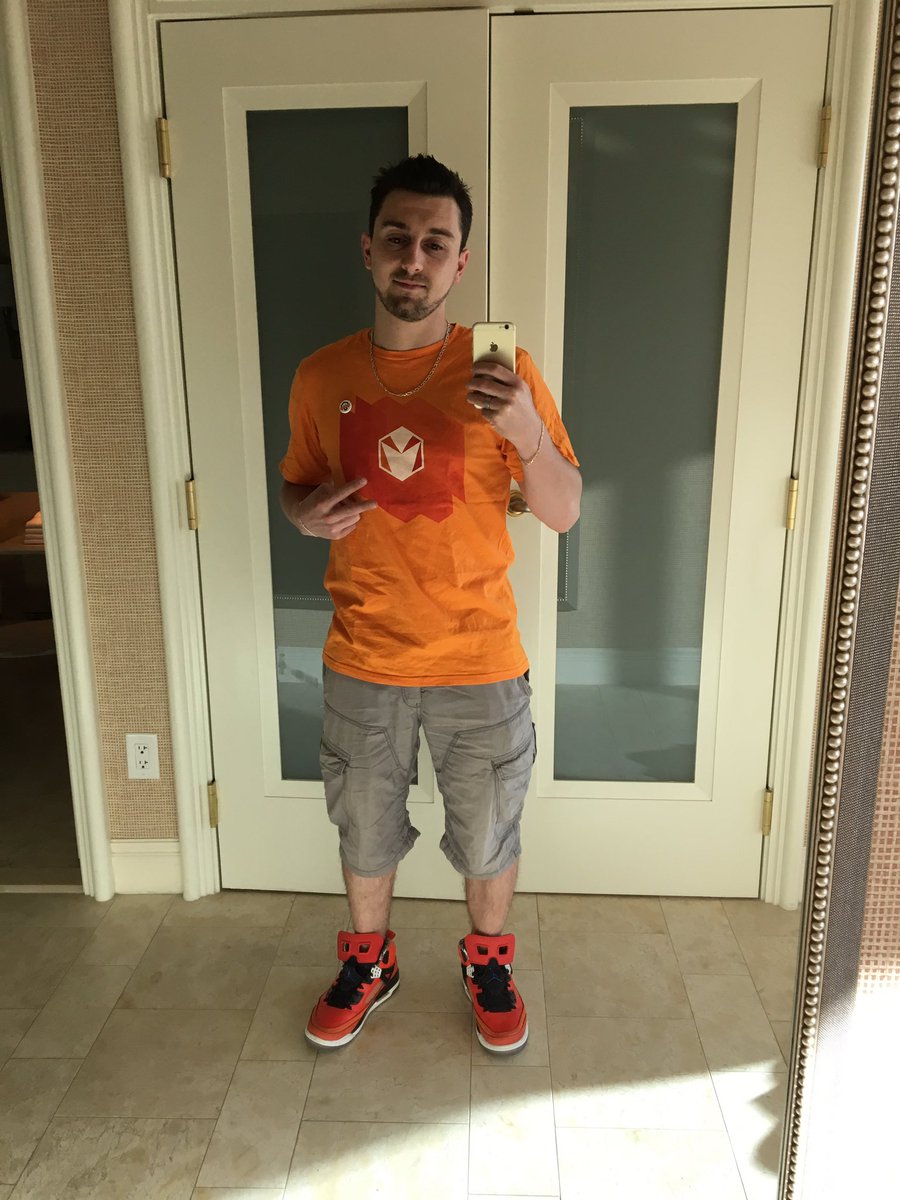DigitalPianism: For those wondering I'll be the guy wearing orange Jordan's #Magentoimagine https://t.co/AYDXkOd9dL