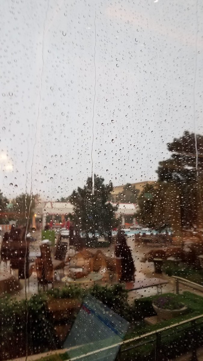 summasolutions: You don't see this often in Vegas! A true thunderstorm, with actual water pouring down from the sky #Magentoimagine https://t.co/s8SyGDMja8