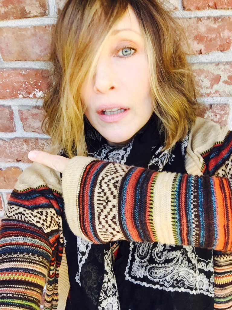 Wearing Norma's Tucson technicolor dreamcoat 4 #BatesMotel Monday. @KerryEhrin @CarbonellNestor @Iam_BrookeSmith https://t.co/GlnQfrX2RS