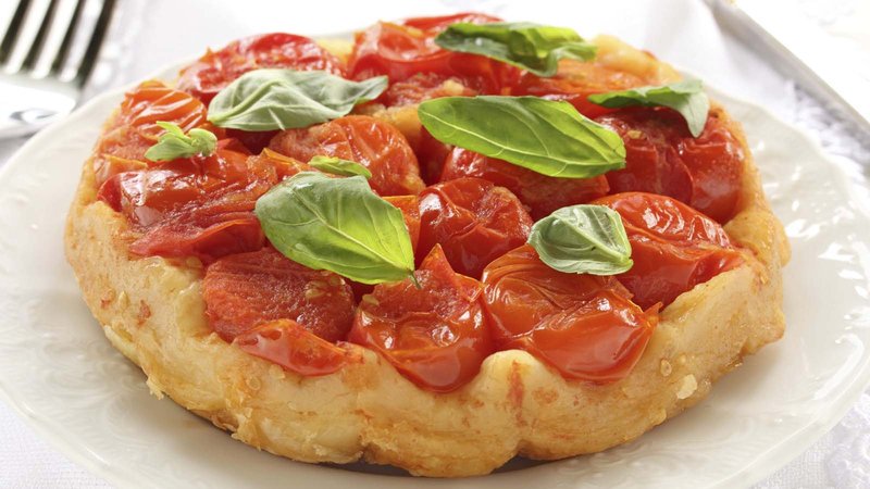 Wow looks amazing! And super #easy! This is Kevin Dundon's Cherry Tomato Tarte Tatin! - https://t.co/izRwCqw9Ts https://t.co/m9wGJBFsoc