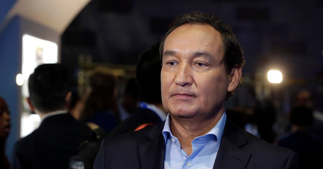 CEO Oscar Munoz