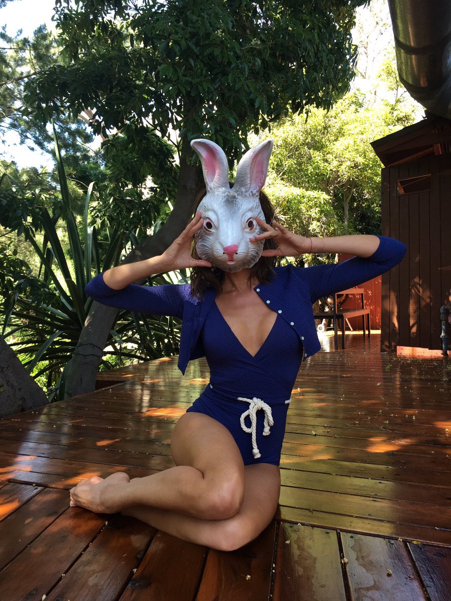 Happy Easter fashion bunnies!! Kisses from the sunshine x ???????? x VB https://t.co/T6nGmpAvPJ