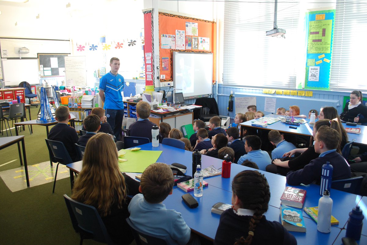 St. johnstone u20's midfielder @brodiegray paid a visit to his former primary school ...