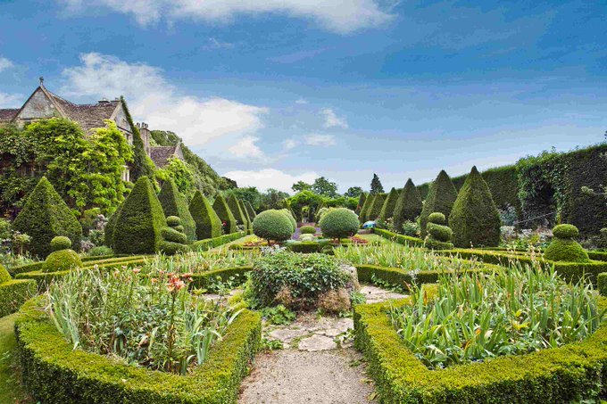 #PropertyoftheDay Gardeners take note, this is how it's done! Michelin star #Cotswolds magic http://t.co/nAUHVIiqm3 http://t.co/O9LXcZwre9 Michelin from twitter @struttandparker