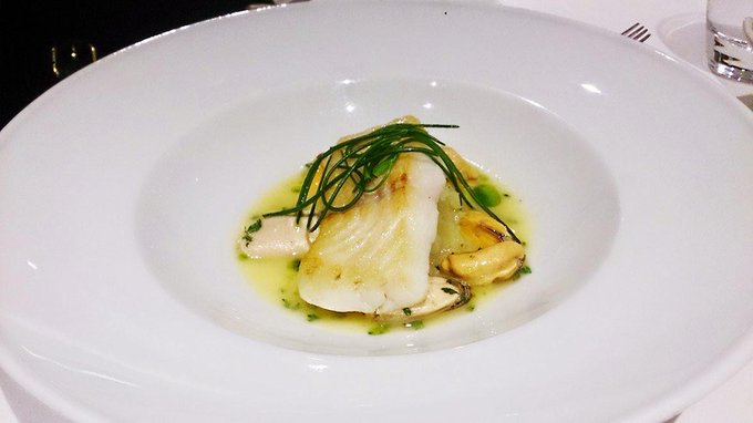 New review: @KitchenW8 in Kensington, one of the top Michelin stared restaurant in London. http://t.co/LMwt0R3Fyo http://t.co/wmOEASvuH0 Michelin from twitter @foodndrinksnoob