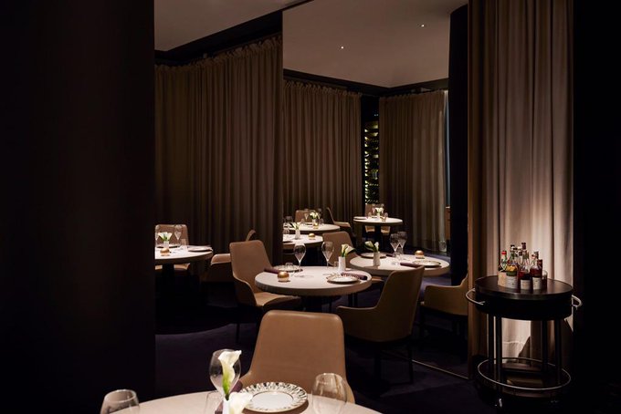 #RestaurantVun, the only Michelin-starred restaurant in a hotel in Milan #chef @aprea_andrea http://t.co/X6krCCsIgv Michelin from twitter @ParkHyattMilan