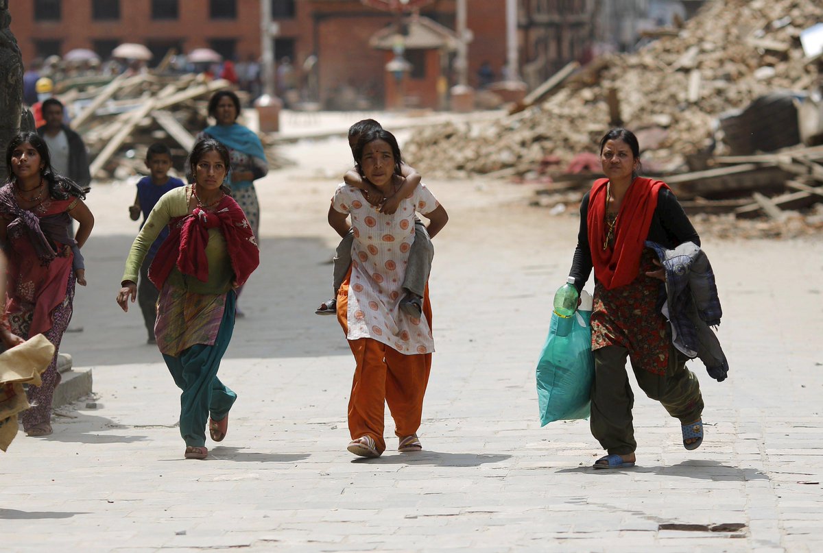 Nepalquake kathmandu valley quake hit nepalis fend for themselves.