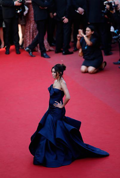 RT @Versace: Actress @EvaLongoria stuns in a navy blue Atelier Versace gown at #Cannes2015 #VersaceCelebrities http://t.co/9rlrmUlBJQ