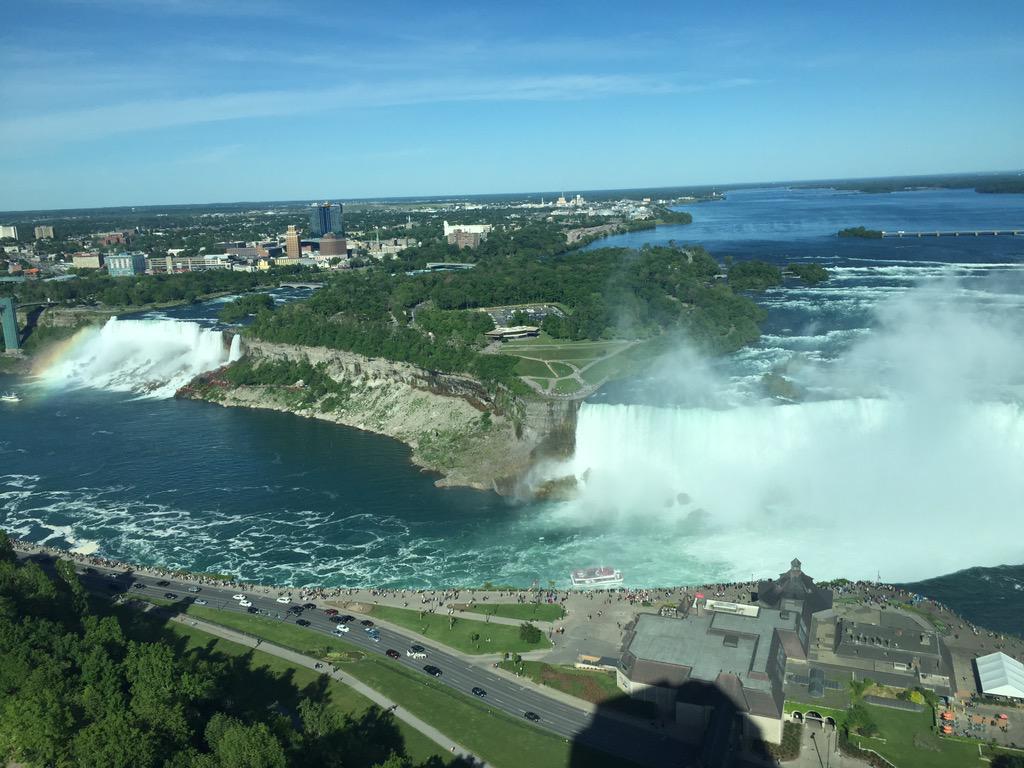 Loving it here at Niagra Falls see you all live with Knight Rider car at comicon tomorrow!!! 10 -3 http://t.co/jVT4AmX0bw