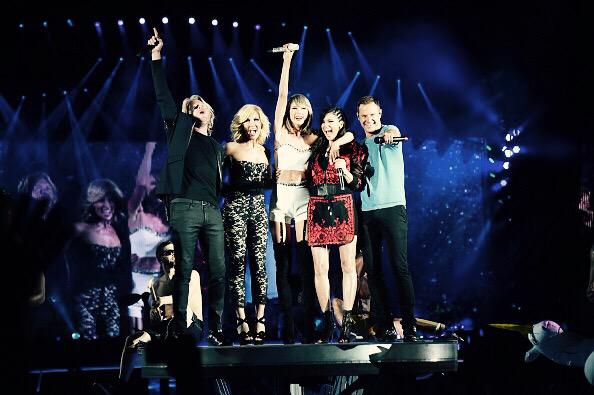 Tonight my friends @littlebigtown surprised the #1989TourPittsburgh crowd with 'Pontoon' and it was SO MUCH FUN!! http://t.co/rHCjHwP0oc