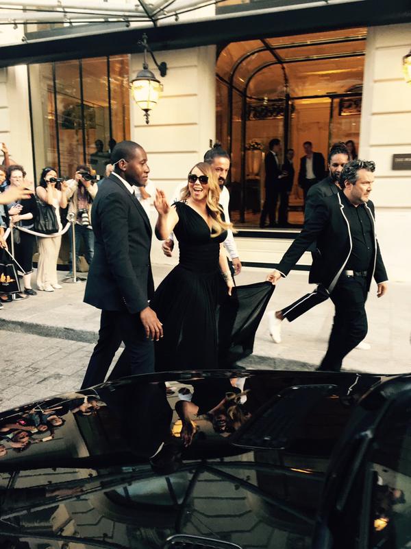 RT @UKAsh: France: @MariahCarey in Paris, France this evening (via @hanaice) http://t.co/SlYJczbUX1